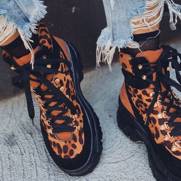 BAMBOO Shoes - NEW🔥Leopard Lace Up Platform Heel Sneaker Booties